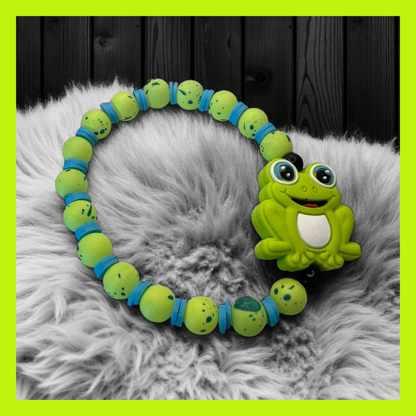 Country Glam Happy Frog Green Glass Bead Bracelet
